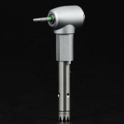Peça de mão odontológica contra ângulo de metal cor prata com botão de pressão